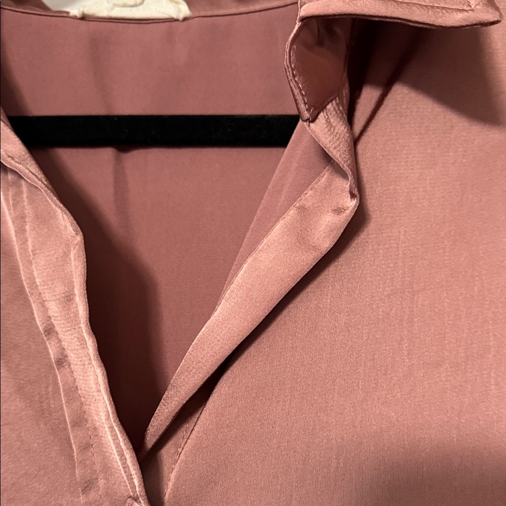 Elegant Brown Button-Up Blouse - Picture 2 of 4